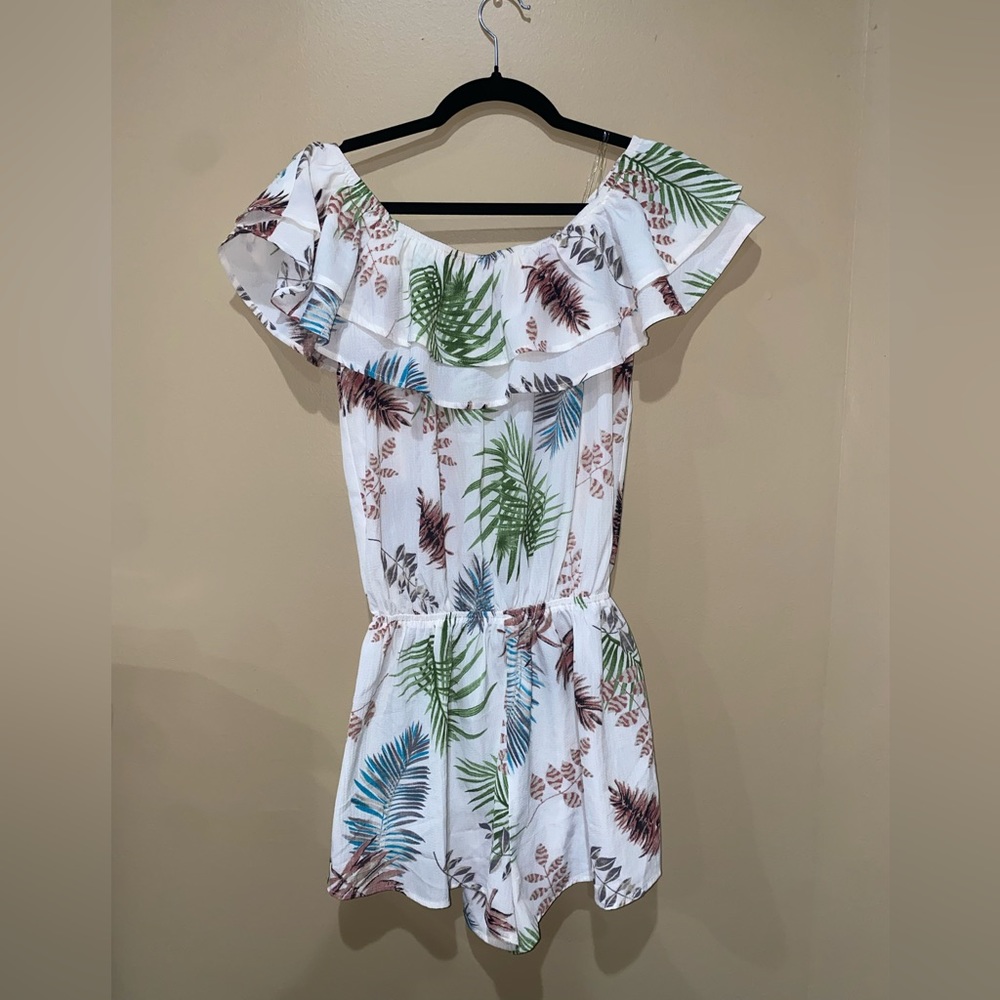 NEVER WORN* Medium beautiful open shoulder romper